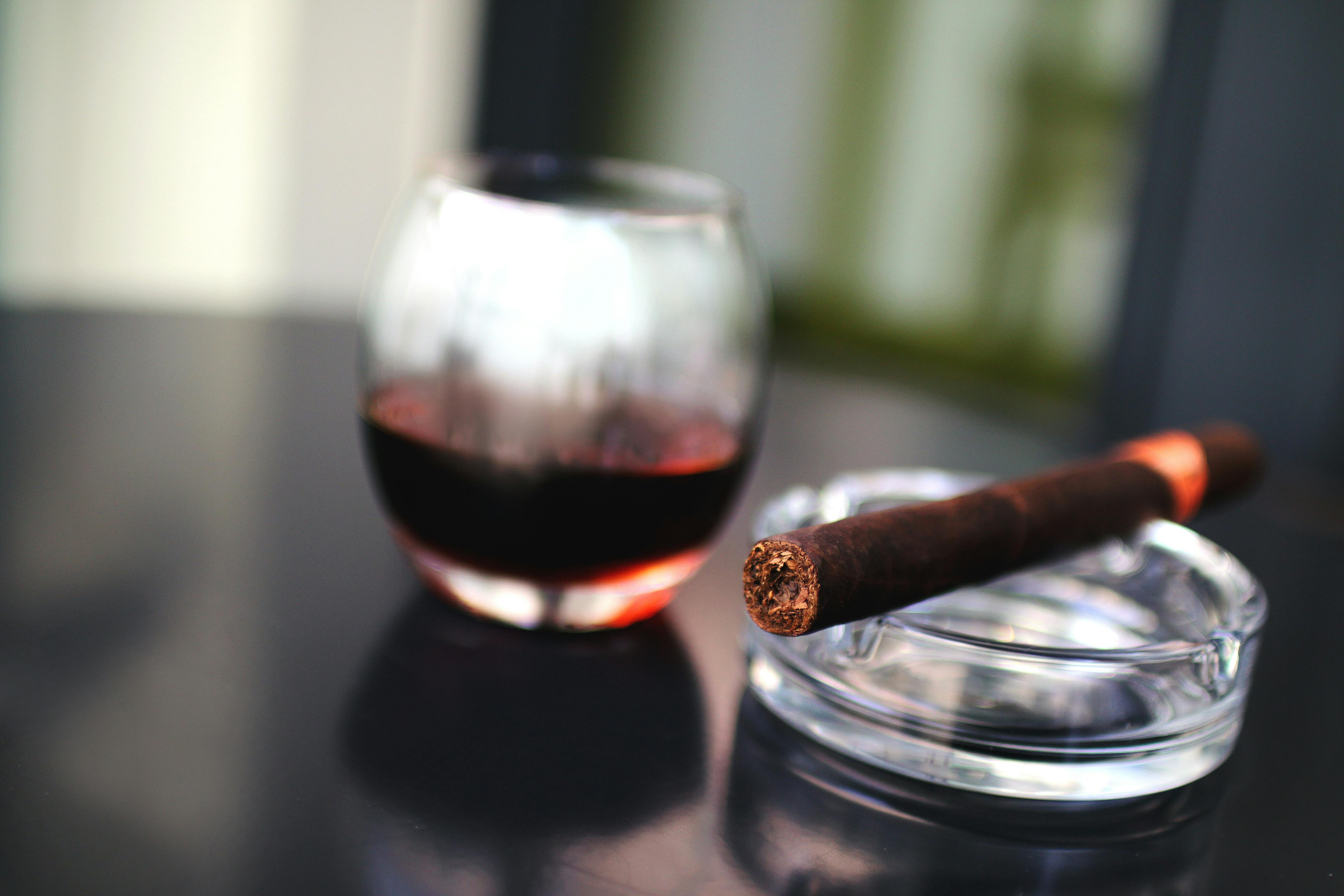 Effortlessly Blending Classic Cigars with Modern Trends